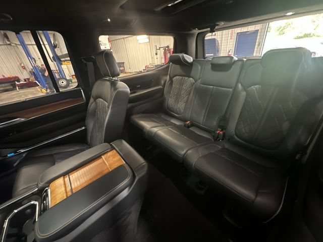Used 2022 Jeep Grand Wagoneer Series III AWD/4WD image 31