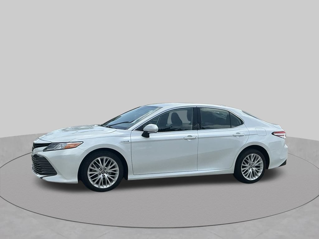 Used 2020 Toyota Camry XLE FWD image 3