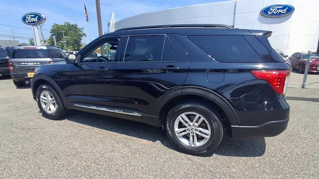 Certified 2022 Ford Explorer XLT w/ Equipment Group 202A image 6