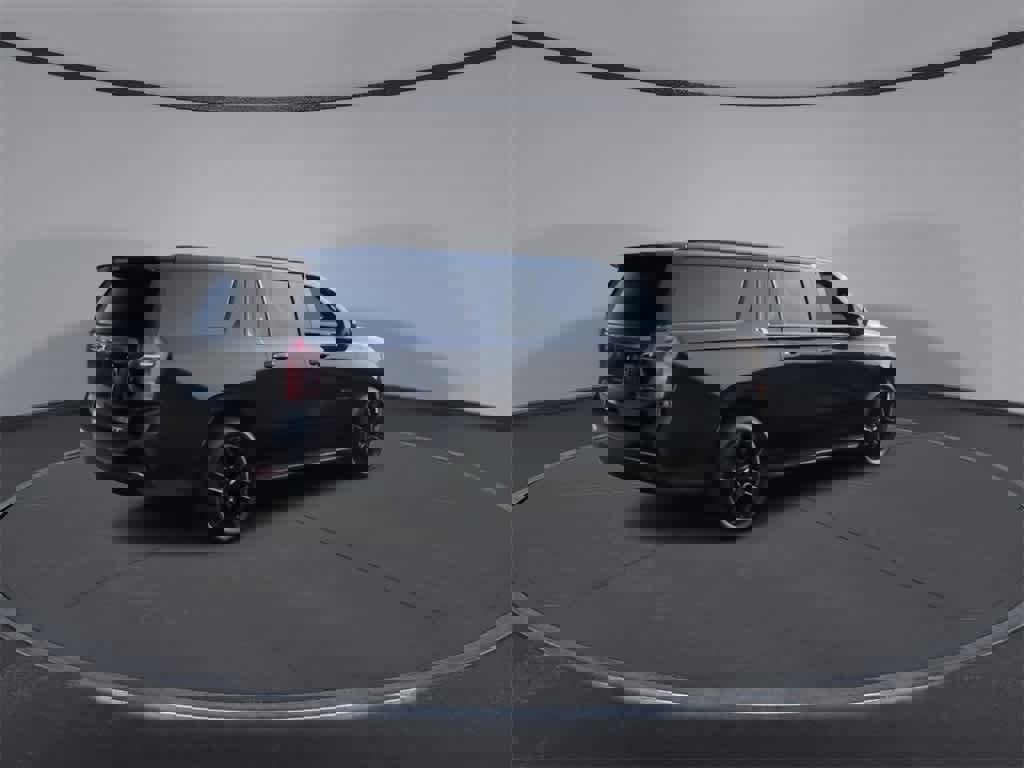 Used 2022 Chevrolet Suburban RST image 4