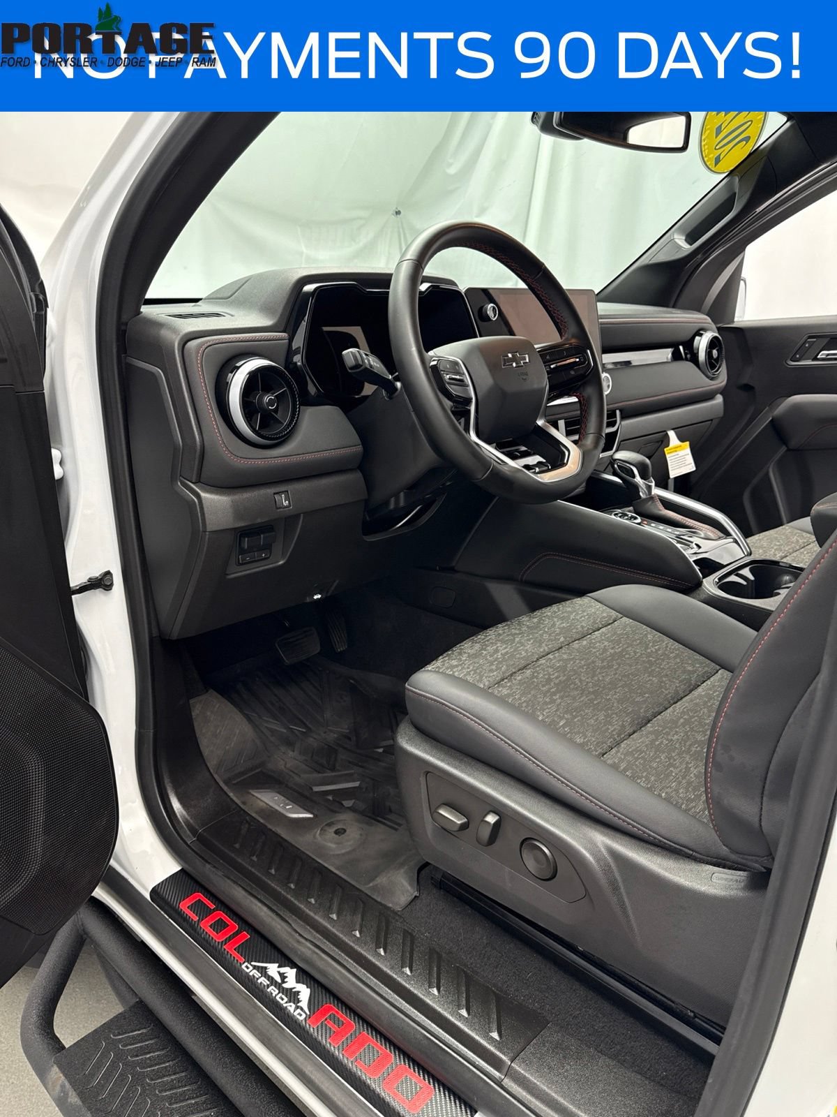 Used 2024 Chevrolet Colorado Z71 w/ Z71 Convenience Package 2 AWD/4WD image 12