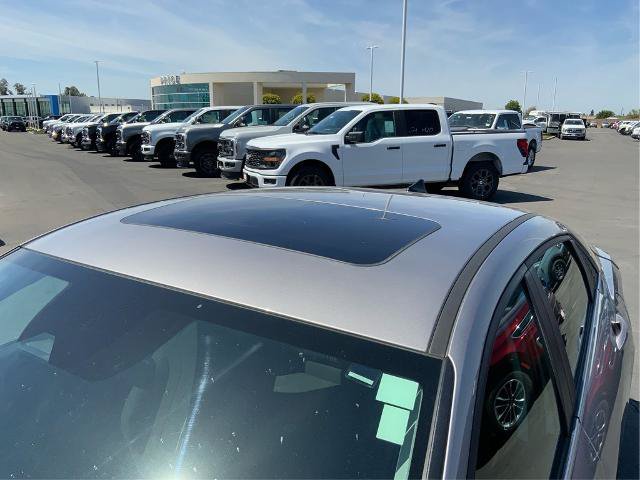 Used 2024 Hyundai Elantra SEL w/ Convenience Package FWD image 11