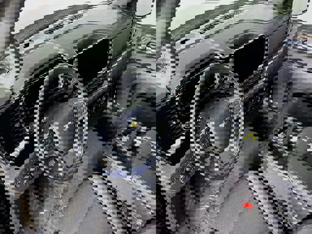 Used 2025 Chevrolet Silverado 1500 LT image 9