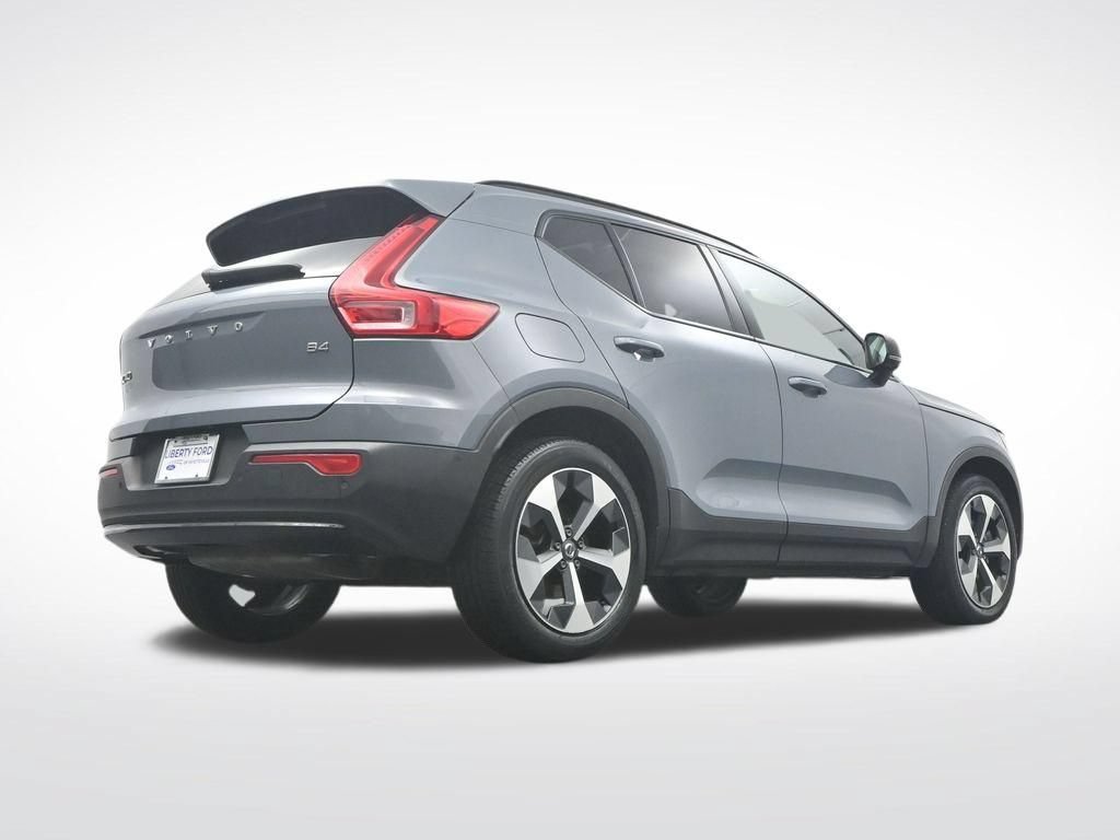 Used 2023 Volvo XC40 B4 Ultimate FWD image 42