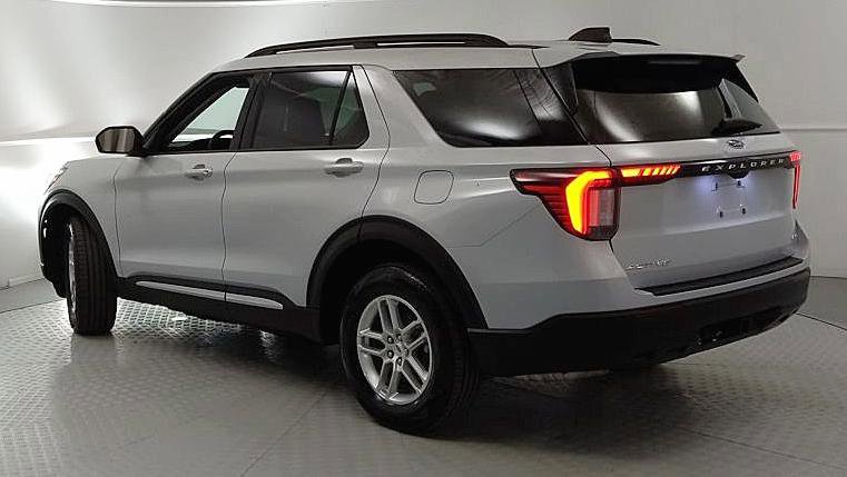 Certified 2025 Ford Explorer Active image 3