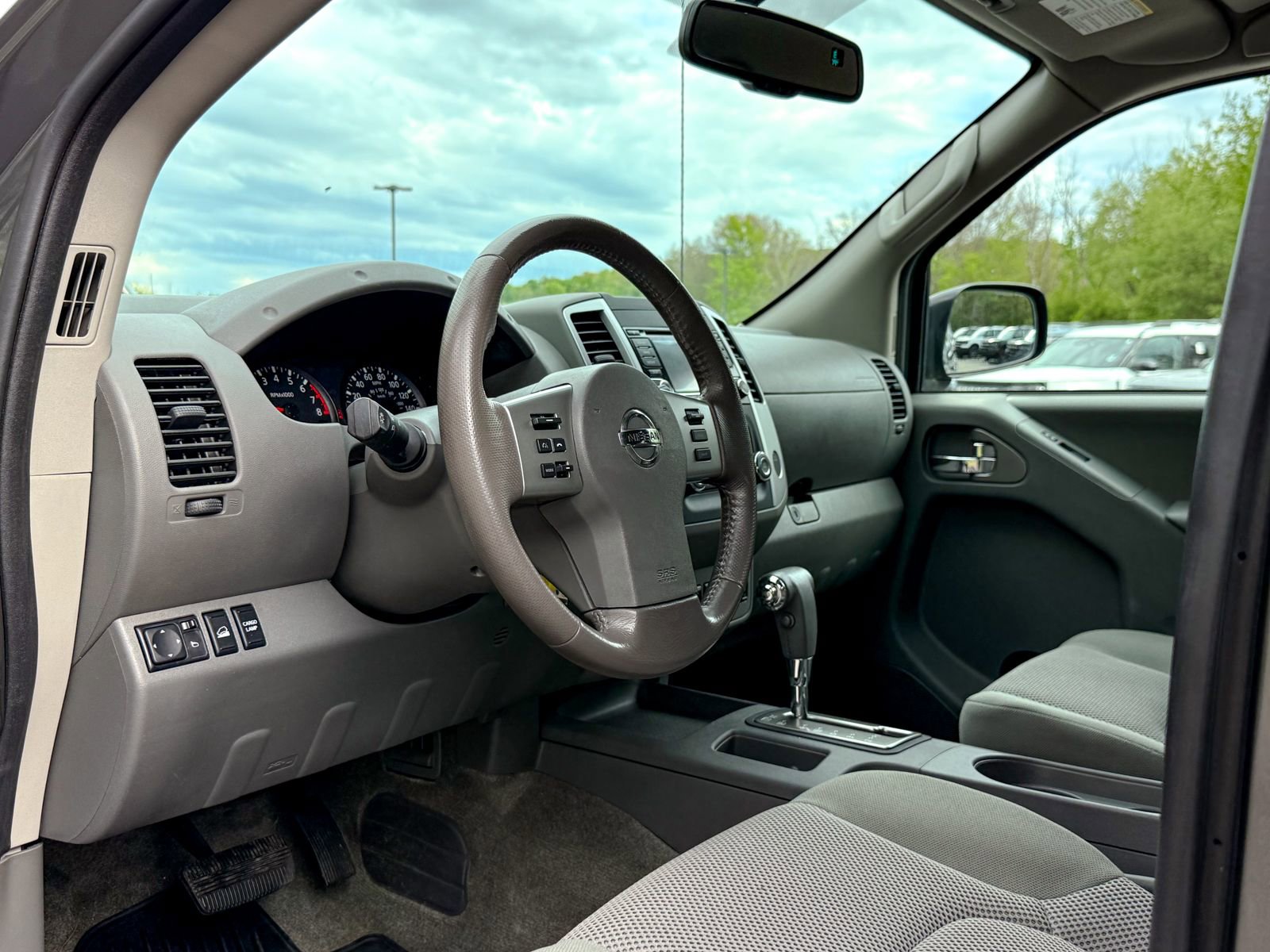Used 2018 Nissan Frontier SV w/ Value Truck Package AWD/4WD image 15