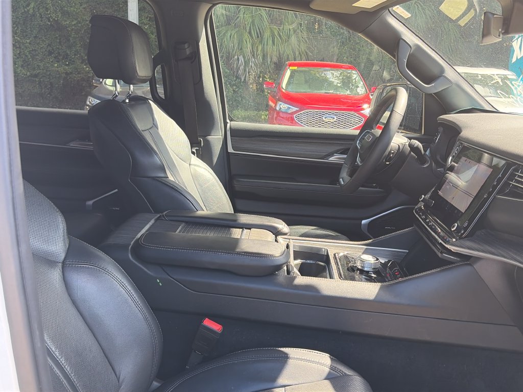 Used 2024 Jeep Wagoneer L Series II RWD image 29