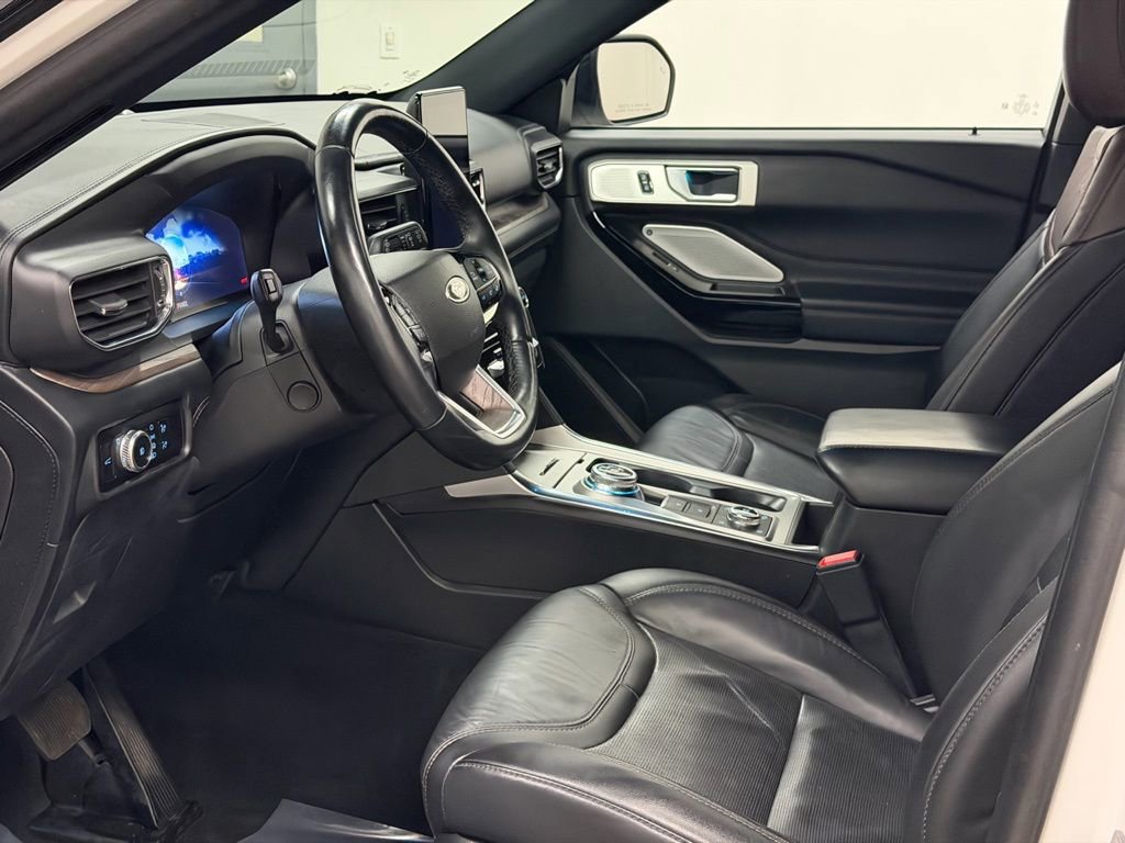 Certified 2023 Ford Explorer Platinum w/ Technology Package AWD/4WD image 26