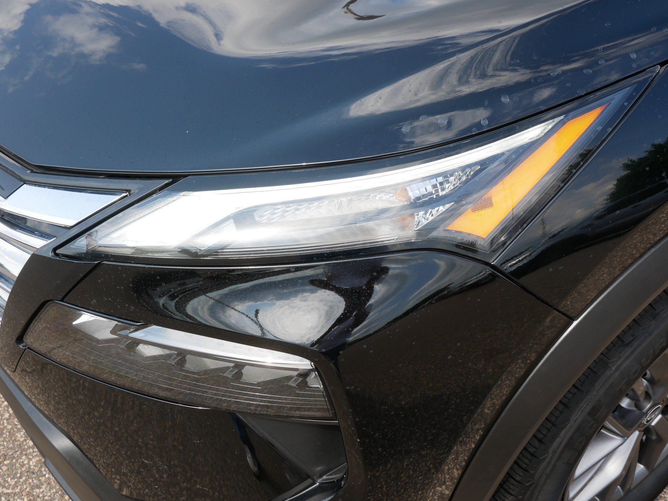Used 2024 Nissan Rogue S AWD/4WD image 16