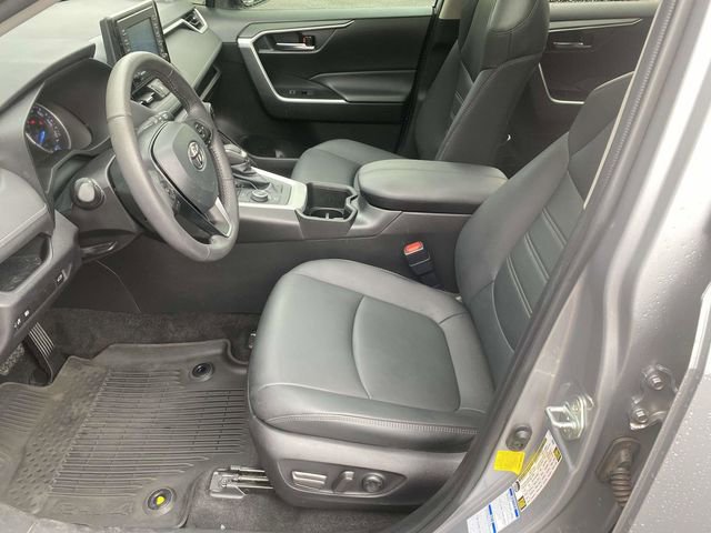 Used 2022 Toyota RAV4 XLE Premium image 18