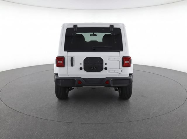 Used 2020 Jeep Wrangler Unlimited Sahara AWD/4WD image 7