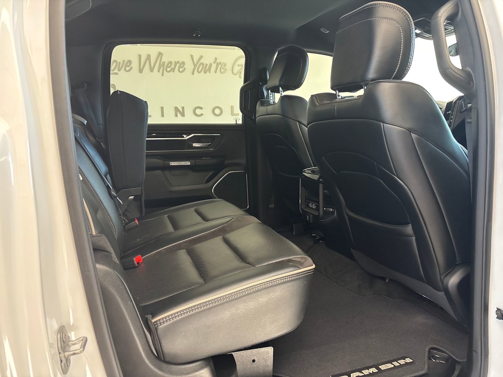 Used 2021 RAM 1500 Laramie AWD/4WD image 9