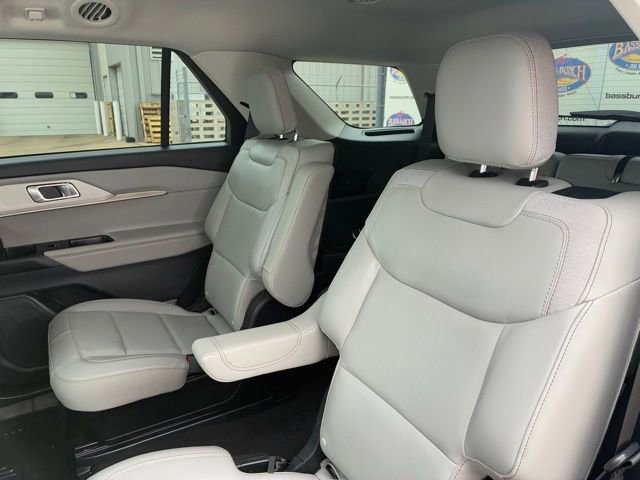 Certified 2025 Ford Explorer Active w/ Active Comfort Package image 9
