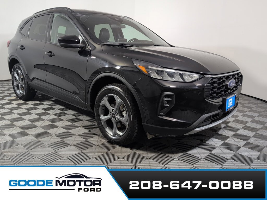 Certified 2025 Ford Escape ST-Line Select AWD/4WD image 2