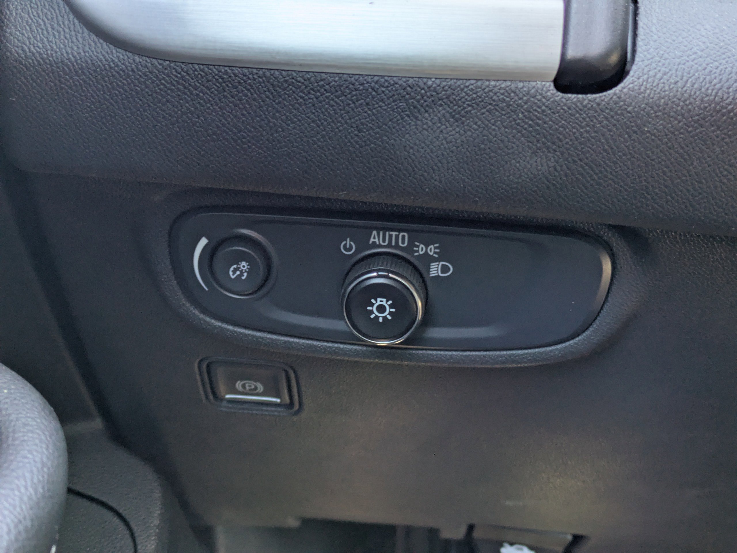 Used 2024 GMC Terrain SLE image 26