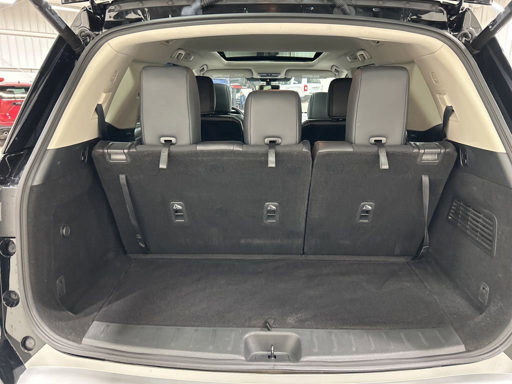 Used 2024 Nissan Pathfinder Platinum image 29