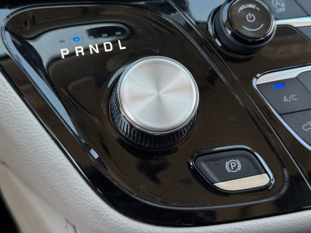 Used 2024 Chrysler Pacifica Limited image 18