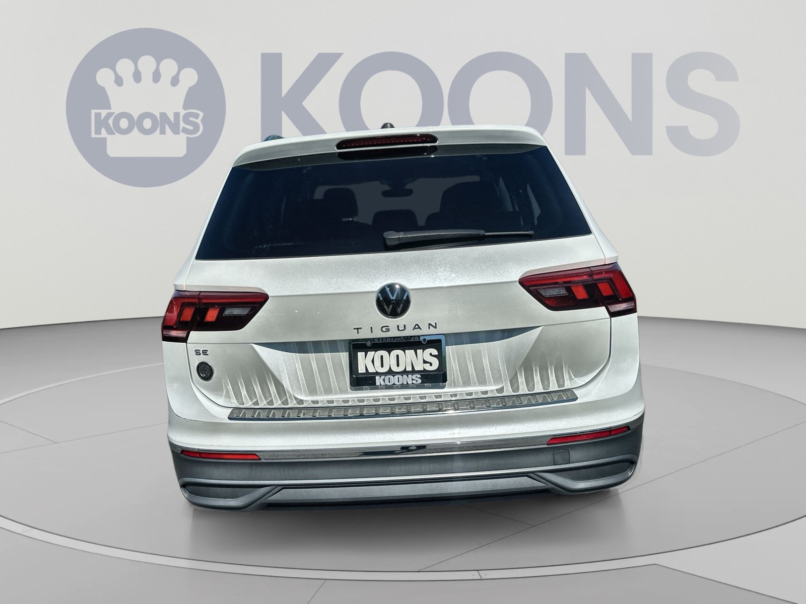 Used 2023 Volkswagen Tiguan SE w/ Panoramic Sunroof Package FWD image 10