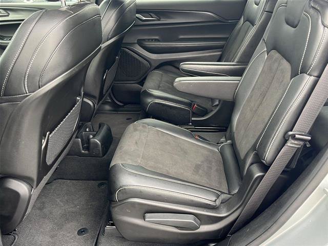 Used 2025 Jeep Grand Cherokee L Altitude AWD/4WD image 17