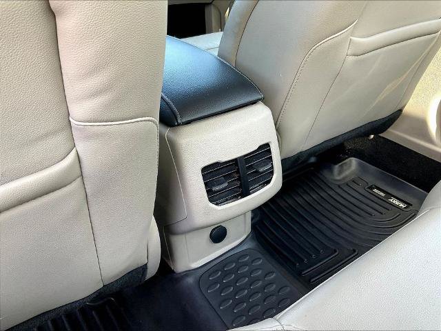 Certified 2017 Ford Fusion SE w/ Fusion SE Technology Package FWD image 10