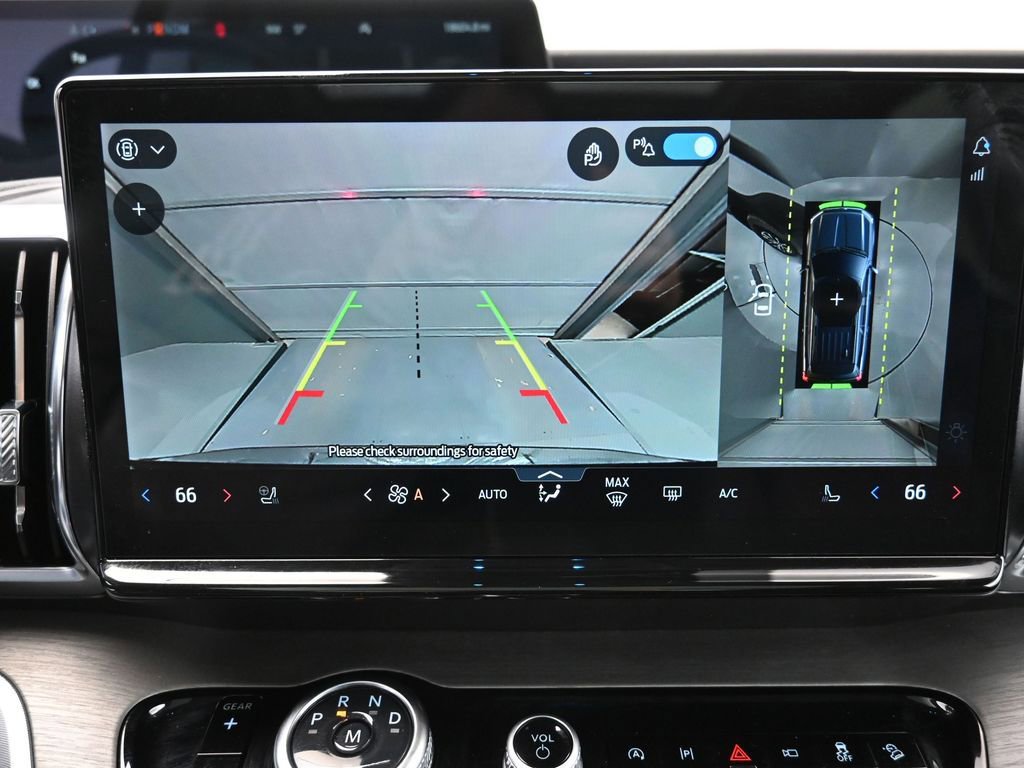 Certified 2025 Ford Expedition Max Platinum image 4