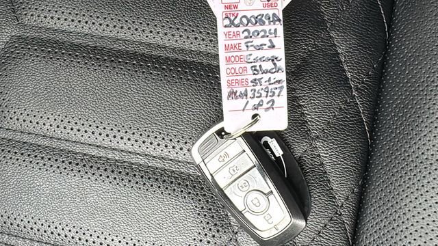 Certified 2024 Ford Escape SE w/ PHEV Premium Package image 31