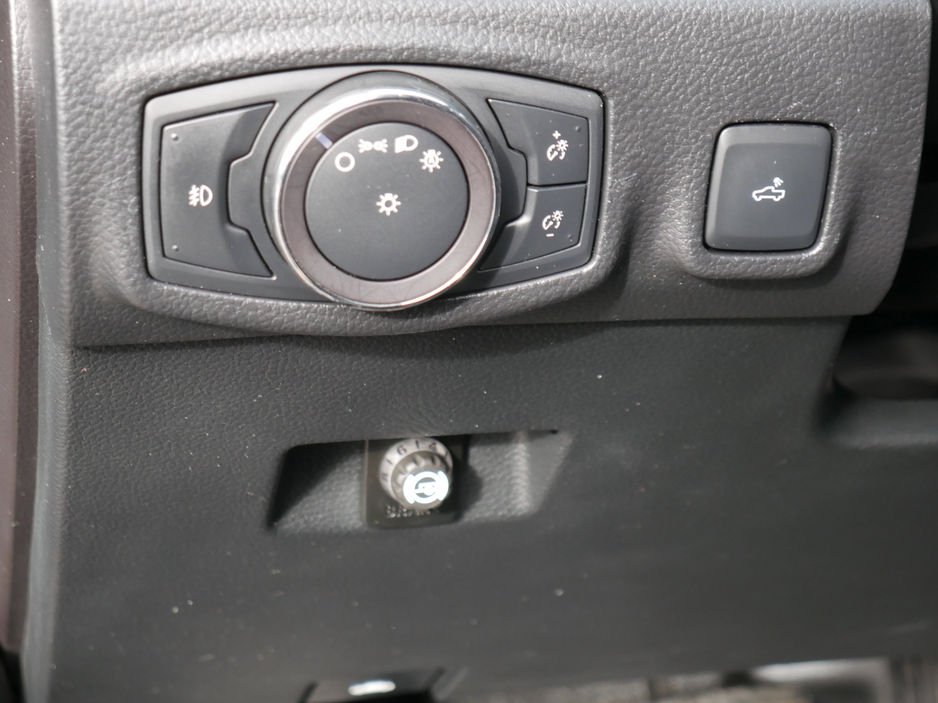 Certified 2019 Ford Ranger Lariat w/ Equipment Group 501A Mid image 5