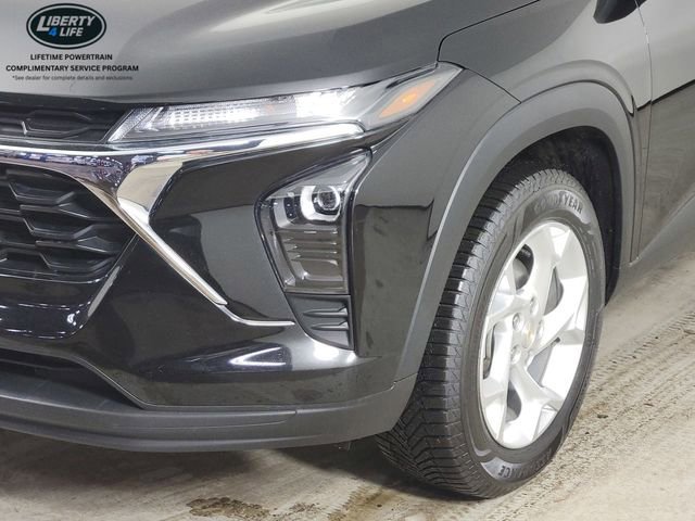 Used 2024 Chevrolet Trax LS w/ LS Convenience Package image 9