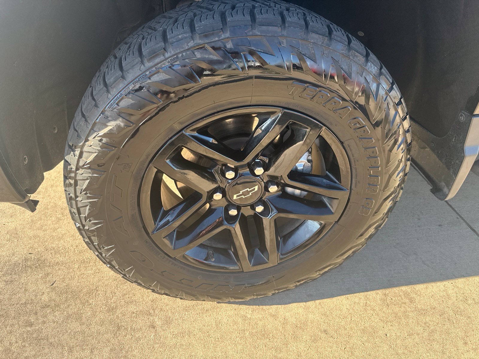 Used 2024 Chevrolet Silverado 1500 Custom Trail Boss w/ LPO, Dark Essentials Package AWD/4WD image 9