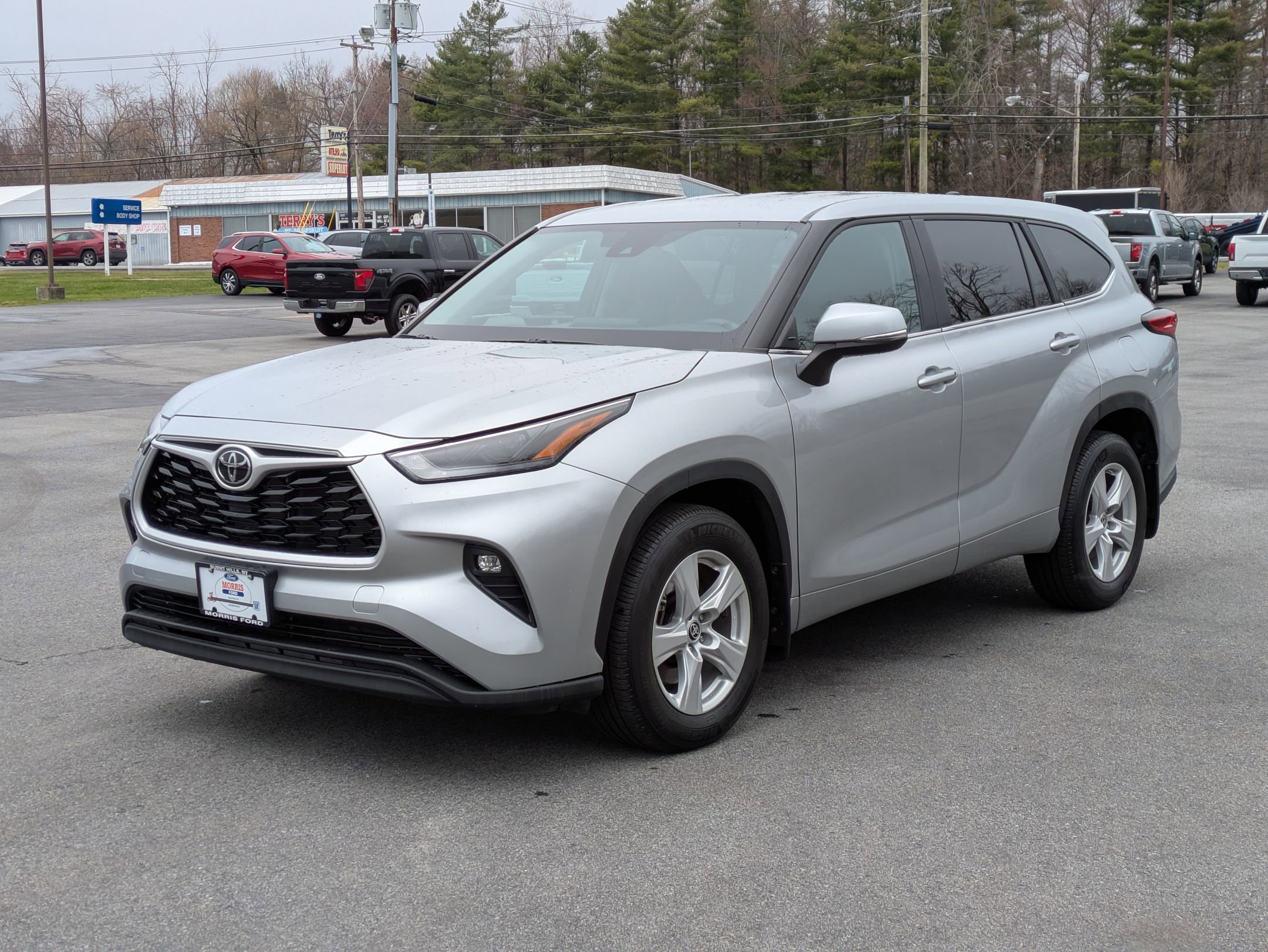Used 2023 Toyota Highlander LE AWD/4WD image 5