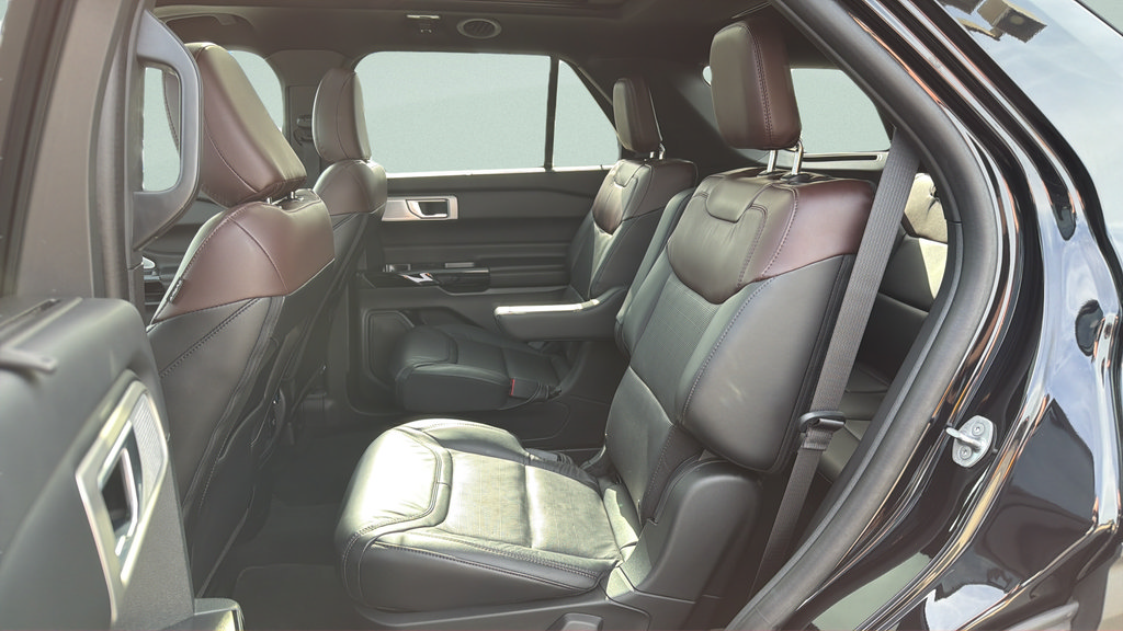 Certified 2023 Ford Explorer Platinum w/ Technology Package AWD/4WD image 48