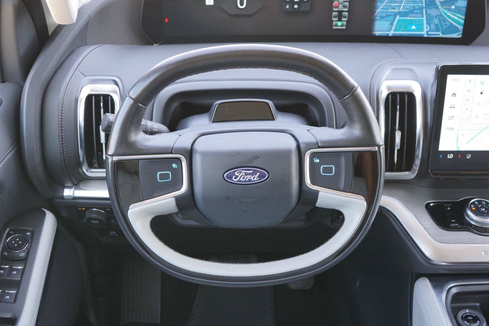 Certified 2025 Ford Expedition Platinum w/ Driver's Package AWD/4WD image 26