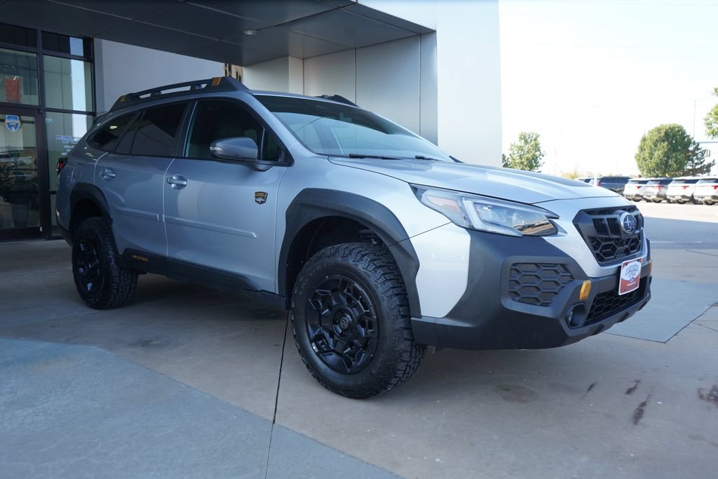 Used 2025 Subaru Outback Wilderness AWD/4WD image 3