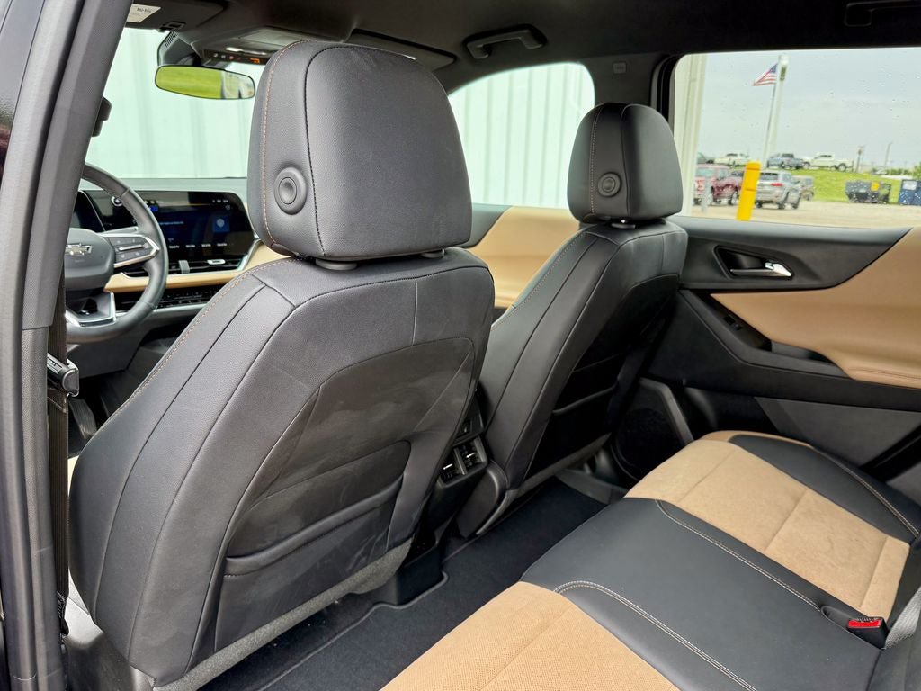 Used 2025 Chevrolet Equinox ACTIV w/ Convenience Package III AWD/4WD image 13