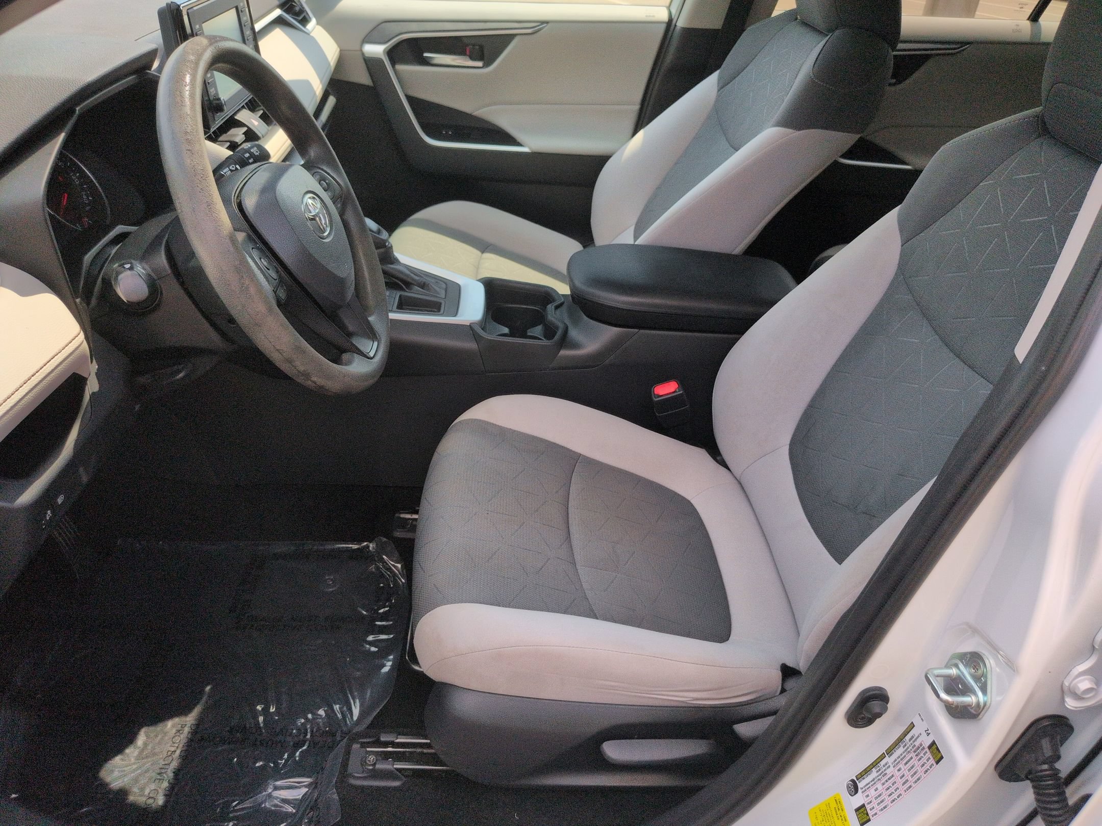 Used 2019 Toyota RAV4 XLE FWD image 16
