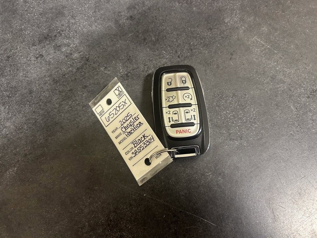 Used 2025 Chrysler Pacifica Select image 37