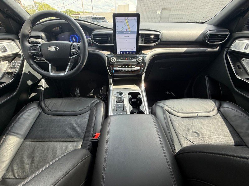 Certified 2023 Ford Explorer Platinum w/ Technology Package AWD/4WD image 19