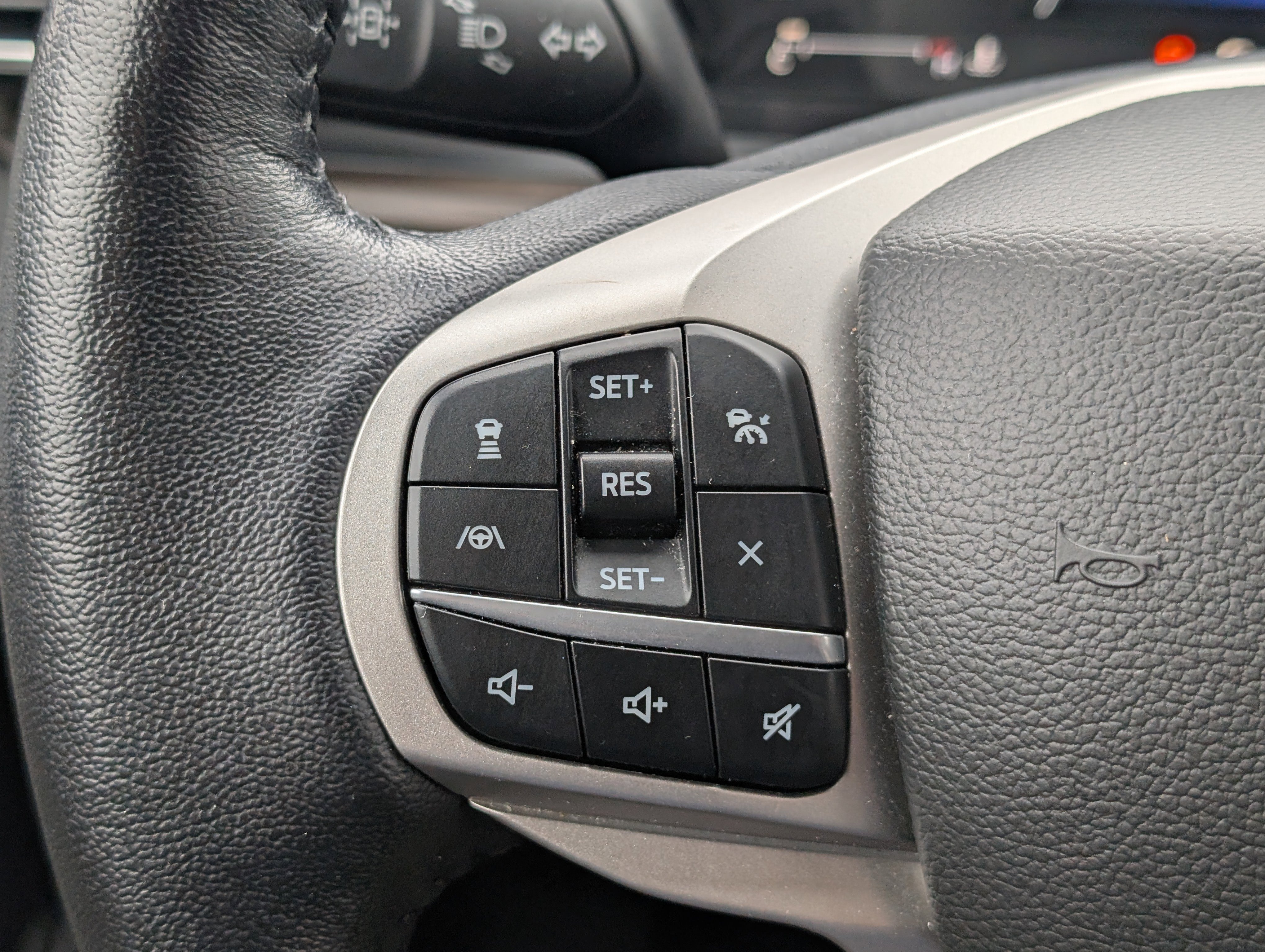 Certified 2022 Ford Explorer Limited w/ Equipment Group 301A image 26