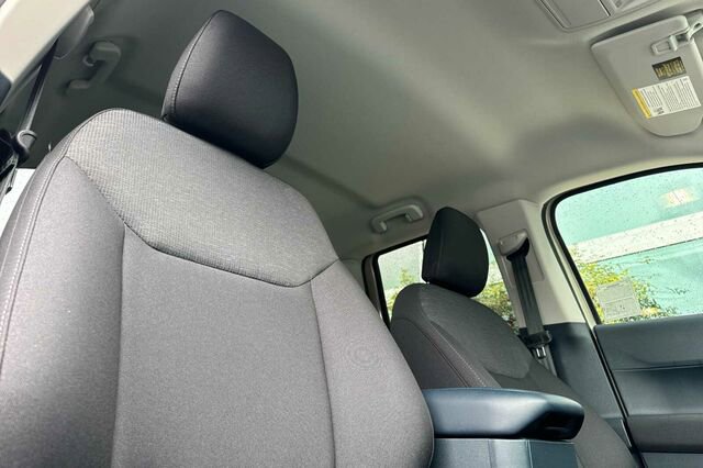 Certified 2025 Ford Maverick XL FWD image 16