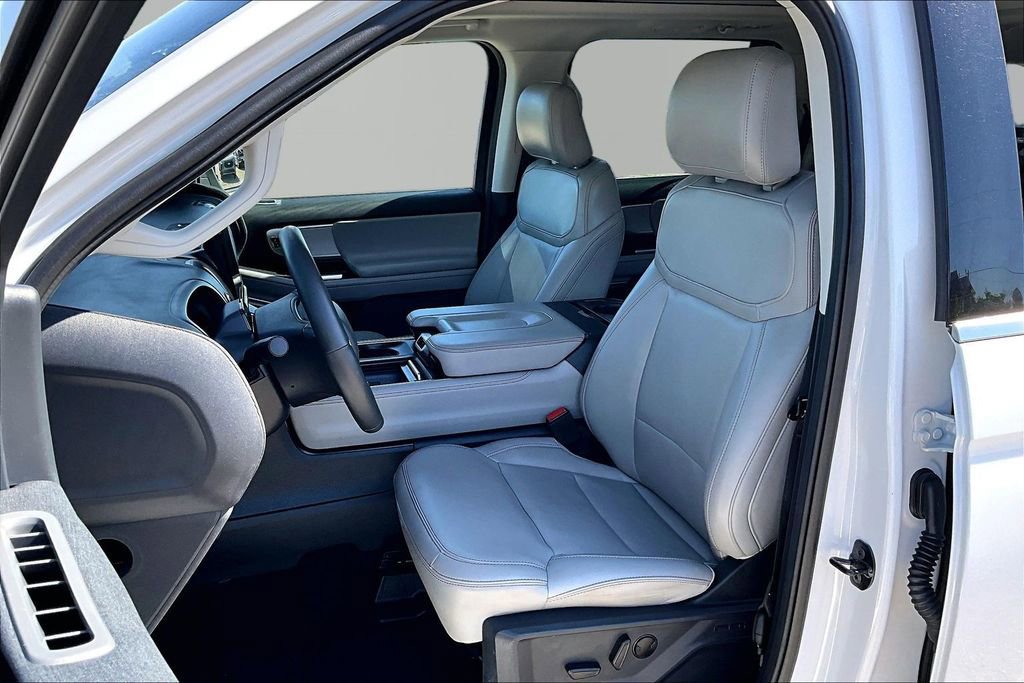 Certified 2025 Ford Expedition Active AWD/4WD image 25
