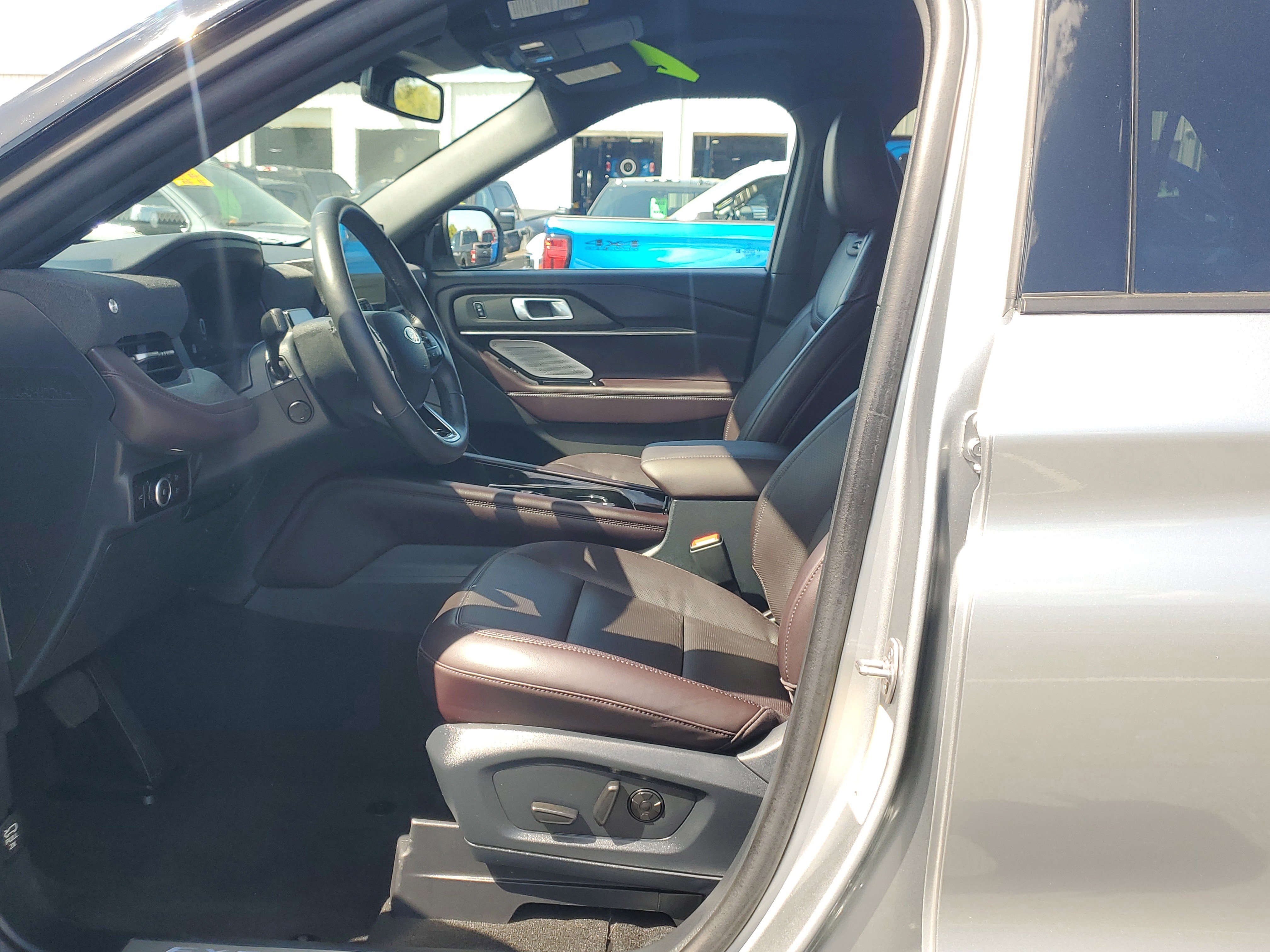 Certified 2025 Ford Explorer Platinum image 22