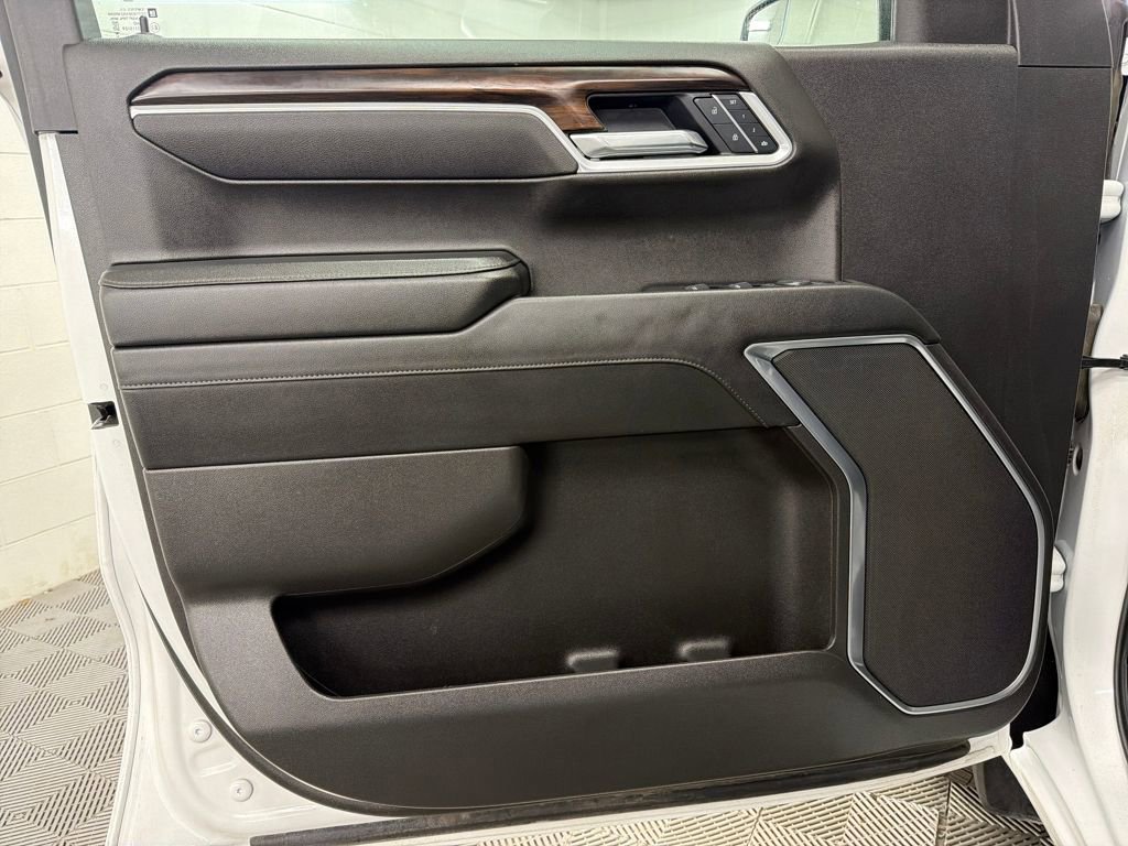 Used 2025 GMC Sierra 1500 SLT image 16