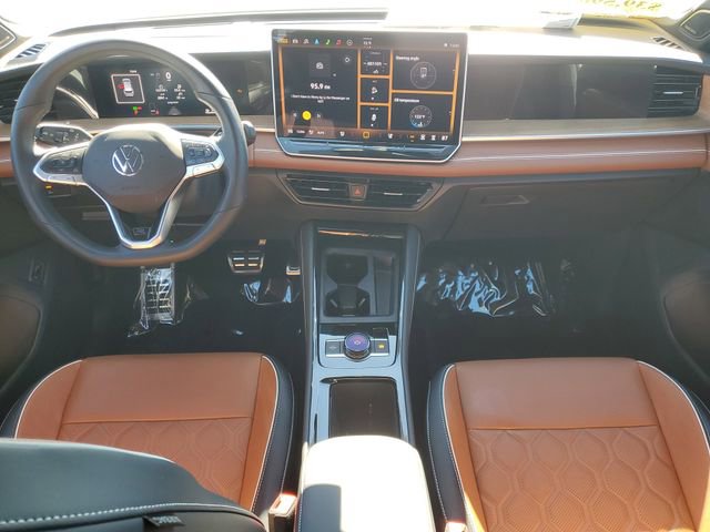 Used 2025 Volkswagen Tiguan SEL R-Line image 9