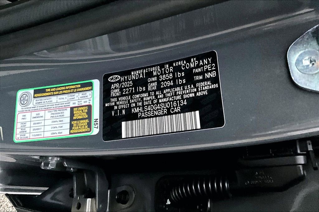 Used 2025 Hyundai Elantra SEL FWD image 32