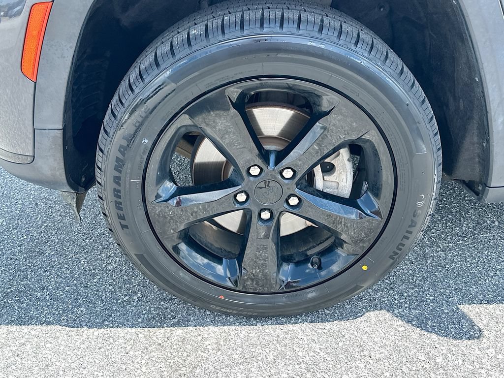 Used 2023 Jeep Grand Cherokee L Laredo RWD image 24