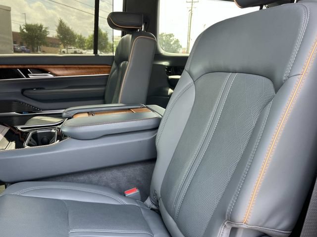 Used 2022 Jeep Grand Wagoneer Series II AWD/4WD image 26