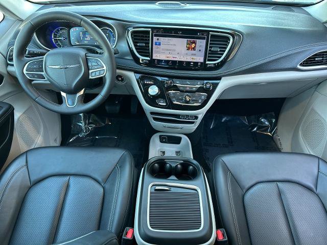 Used 2024 Chrysler Pacifica Limited FWD image 12