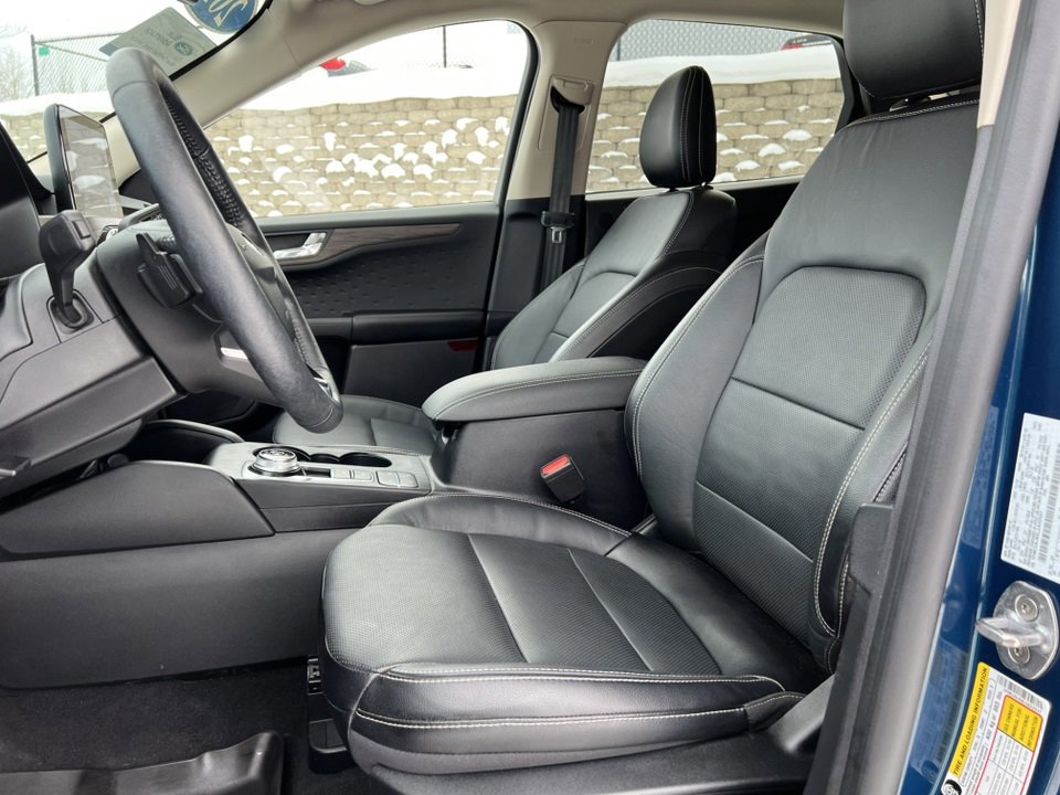 Certified 2020 Ford Escape Titanium image 9