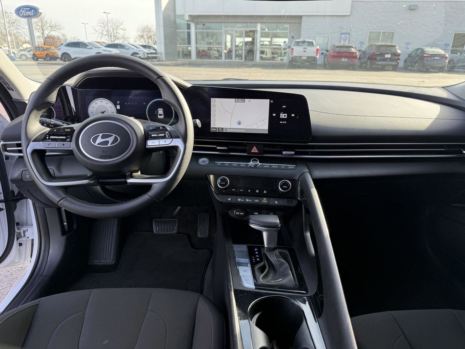 Used 2024 Hyundai Elantra SEL w/ Convenience Package image 13