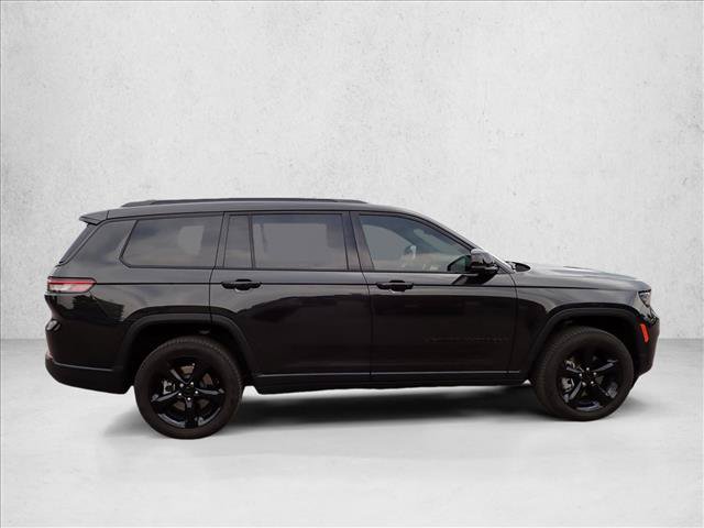 Used 2024 Jeep Grand Cherokee L Limited w/ Black Appearance Package AWD/4WD image 5